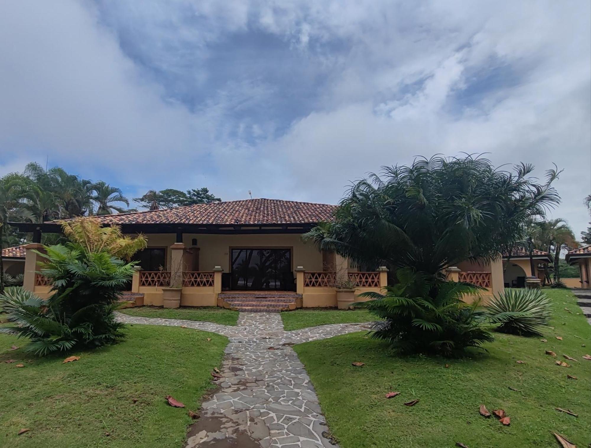 Marenaz Oceanfront Resort Esterillos Este Eksteriør bilde